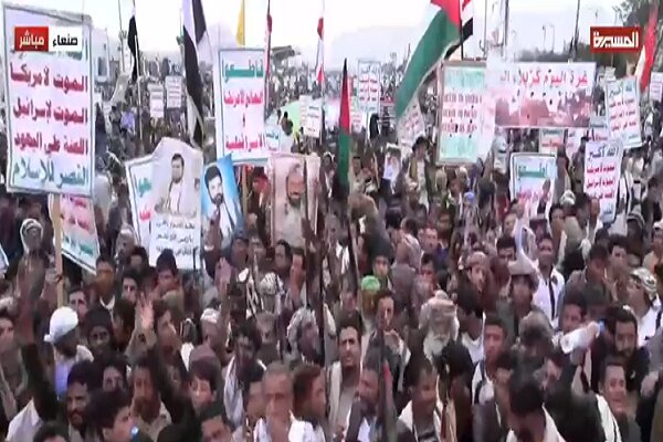صنعاء میں یمنی عوام کا تاریخی مارچ؛غزہ سے یکجہتی، امریکہ و اسرائیل کے خلاف نعرے