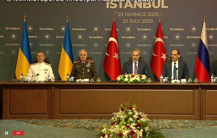 ترک وزیر خارجہ نے اس بات پر زور دیا کہ اگر یوکرین میں جنگ بندی طے پاتی ہے تو ترکی اس پر عملدرآمد کی نگرانی کی صلاحیت رکھتا ہے۔ ساتھ ہی انہوں نے یہ بھی کہا کہ ترکی روس اور یوکرین کے درمیان قیدیوں کے تبادلے میں