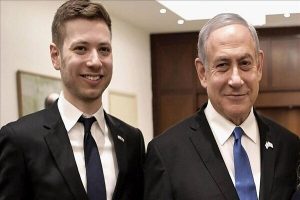 اسرائیل میں نیا تنازع، نیتن یاہو کے بیٹے کی اعلیٰ عہدے کے لیے نامزدگی پر ہنگامہ