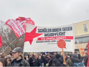 جرمنی میں لازمی فوجی خدمت کے خلاف طلبہ کے وسیع احتجاجات