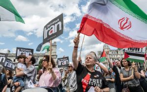 برطانیہ کی اکثریت ایران کے خلاف امریکی فوجی کارروائی کے لیے اڈوں کے استعمال کی مخالف